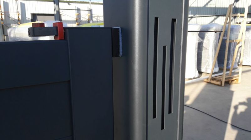Fichier:Calage Portillon Cale et serre joint.JPG